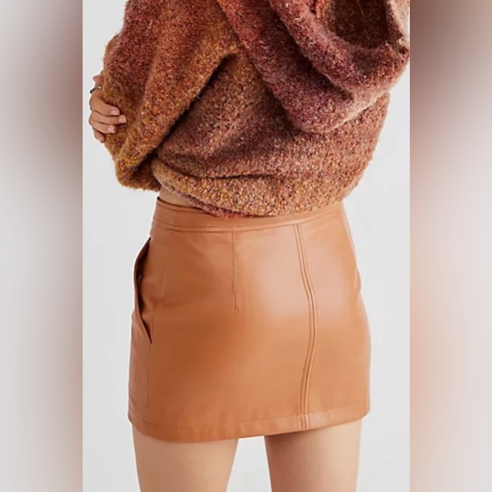 BNWOT FREE PEOPLE MAYA MOD VEGAN MINI SKIRT SIZE 8 - Picture 2 of 7